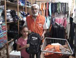 Adana Umut Der "Okul Malzemesi Yardımı" Yapıyor