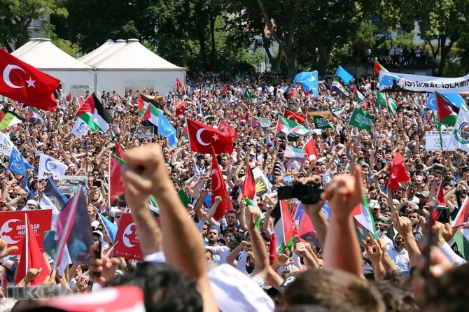 Mass reaction to zionist occupiers in Istanbul