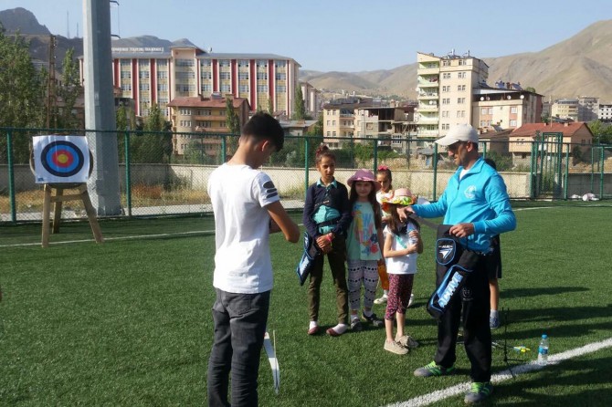 Hakkari'de okçuluk kursuna yoğun ilgi