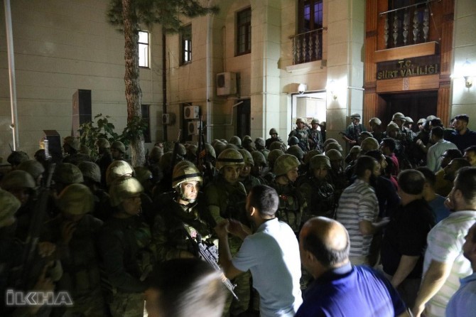 Soldiers besieging Siirt Governor in the coup attempt appear in the court