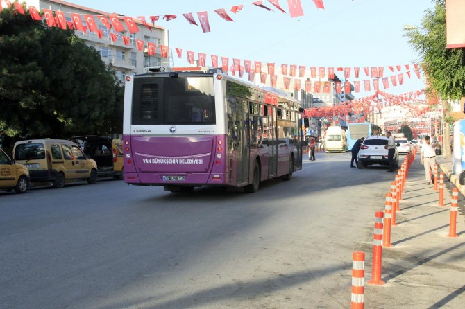 Van'ın en işlek caddesinde park yasağı başladı
