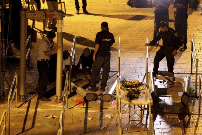 Siyonistler Mescid-i Aksa'nın kapılarındaki dedektörleri kaldırdı