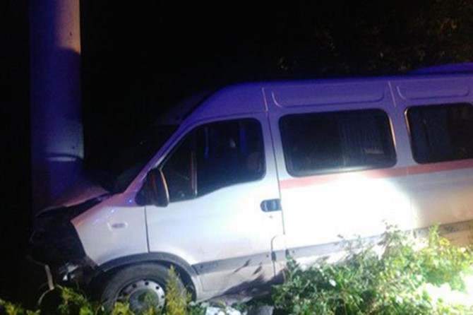 Kocaeli Kartepe'de öğrencileri taşıyan minibüs kaza yaptı: 15 yaralı