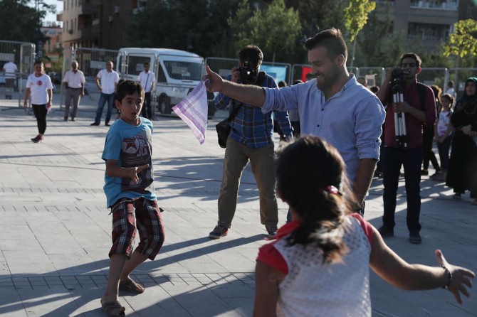 Mardin'de çocuklar oyun oynayarak eğlendi