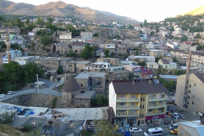 "Çarpık kentleşme nedeniyle Bitlis'in simgesi beş minare görünmüyor"