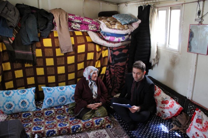 Van'da ihtiyaç sahiplerine sosyal kart verildi