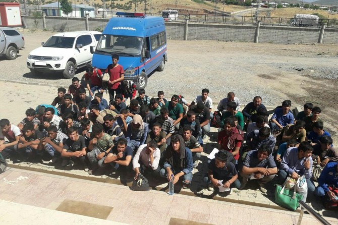 Bingöl’de yabancı uyruklu 62 kişi yakalandı