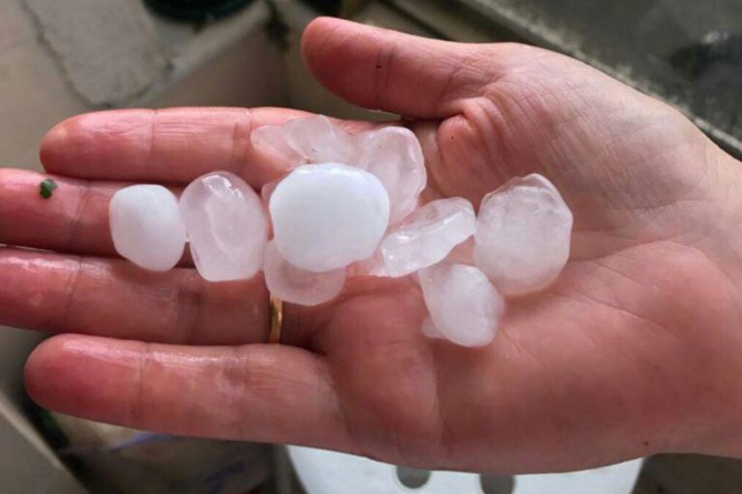 İstanbul'da şiddetli yağmur ve dolu etkili oldu