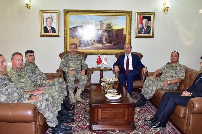 Genelkurmay Başkanı Akar sınır illerinde incelemelerde bulundu