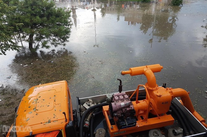 Heavy rainfall and storm in Istanbul affected life negatively