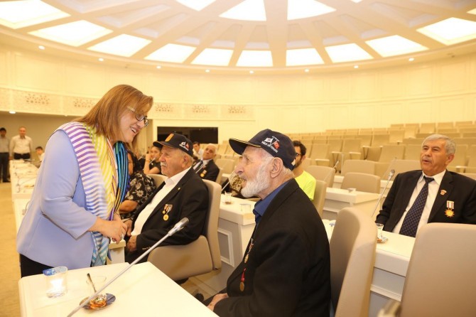 Şahin Kore gazilerini ağırladı