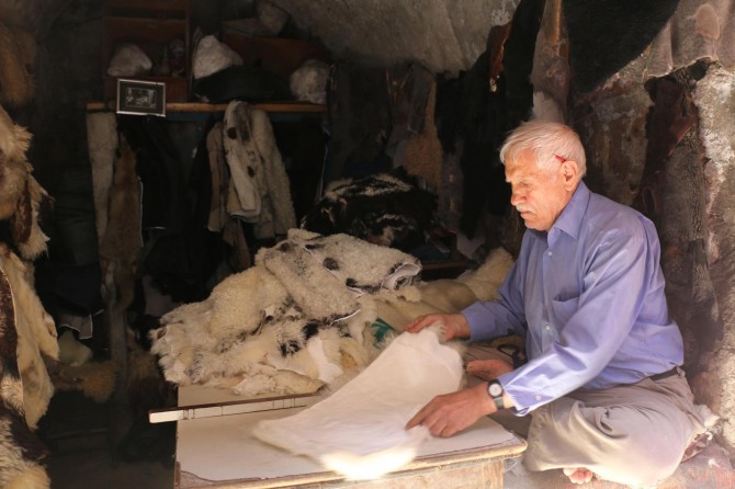 ​Şanlıurfa'da kürkçülük mesleğini 60 yıldır sürdürüyor foto