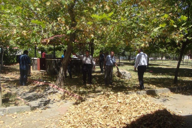 Bingöl Saray Mahallesi'nde bulunan parkın bakımsızlığına mahalleliden tepki