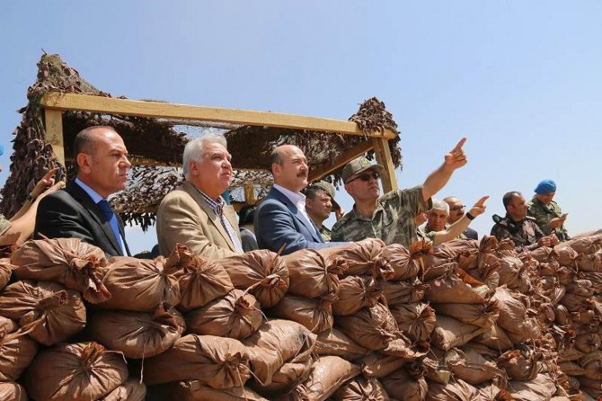 İçişleri Bakanı Soylu üs bölgesinde incelemelerde bulundu