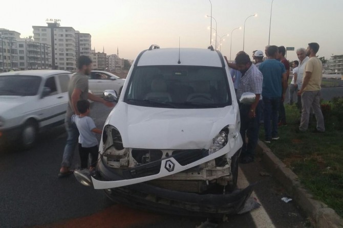 Şanlıurfa Haliliye'de trafik ışığı olmayan kavşakta kaza