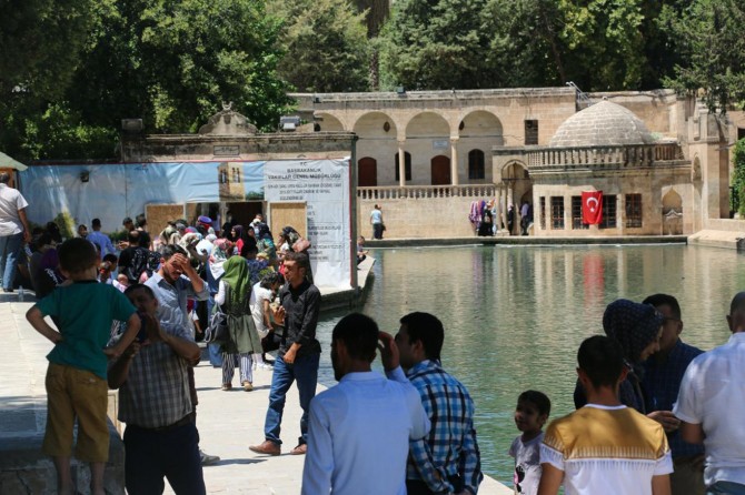 Balıklıgöl hafta sonu ziyaretçi akınına uğruyor