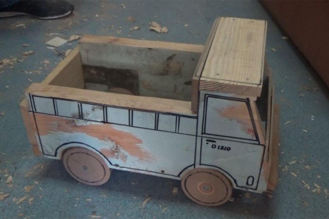 Fabrikasyon oyuncaklara alternatif ahşap oyuncak üretiyor