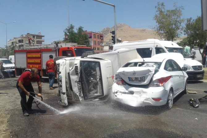 Diyarbakır’da zincirleme trafik kazası: 3 yaralı