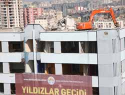 Altgeçit Çalışması İçin Kulüp Binası Yıkılıyor