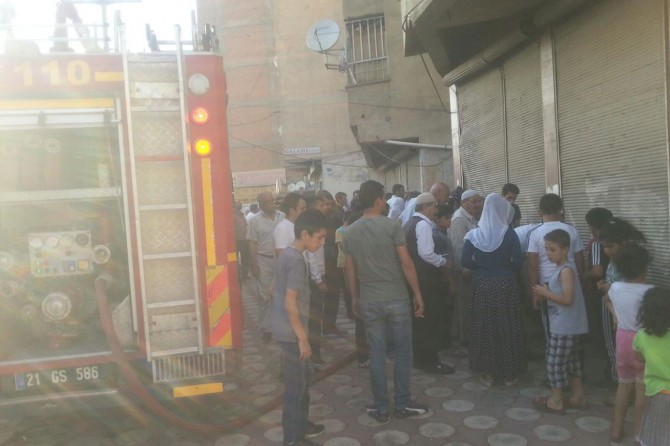 Diyarbakır Bağlar'da yangında evde mahsur kalan çocuk yaralandı