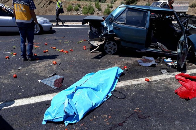 Kahramanmaraş-Kayseri karayolunda zincirleme kaza: 1 ölü 3 yaralı