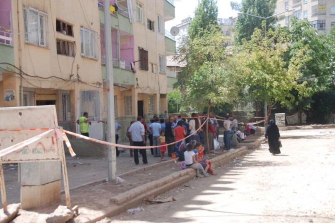 Diyarbakır Şehitlikte çöken bina nedeniyle 4 apartman boşaltıldı