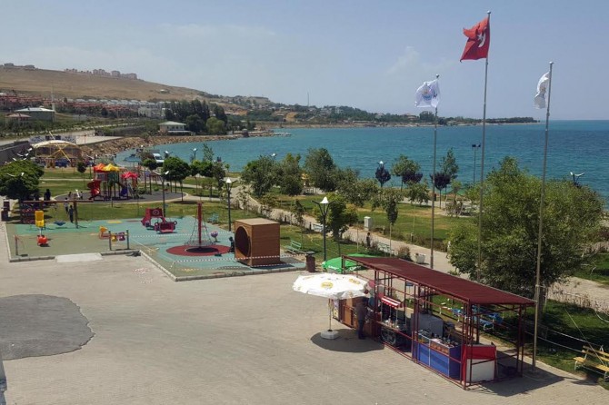 Büyükşehir Belediyesi, Van'daki park ve bahçeler elden geçirildi