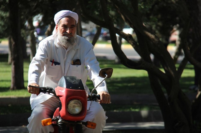 30 yıldır kullandığı motosikletiyle dostluğu görenleri şaşırtıyor