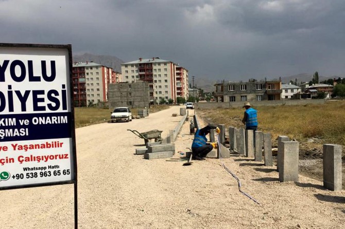 Van İpekyolu Belediyesi yol çalışmalarına devam ediyor