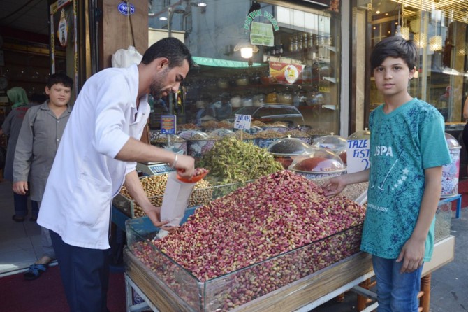 Antep fıstığı bu yıl yüksek fiyatı ile tezgahlarda