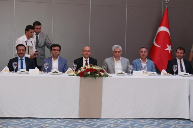 Başbakan Yardımcısı Mehmet Şimşek Diyarbakır'da STK temsilcileriyle bir araya geldi