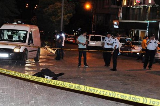 Gaziantep Süleymanşah Mahallesi'nde silahlı kavga: 1 ölü 2 yaralı