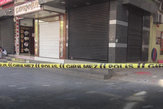 Diyarbakır Ekinciler Caddesinde silahlı esnaf kavgası: 3 yaralı