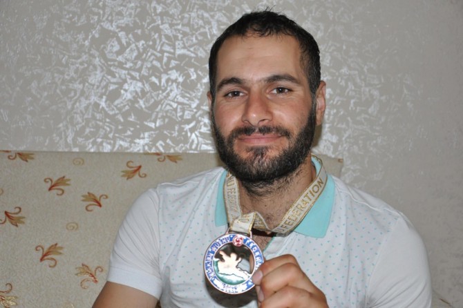 Suriyeli Resul Türkiye’yi milli müsabakalarda temsil etmek istiyor