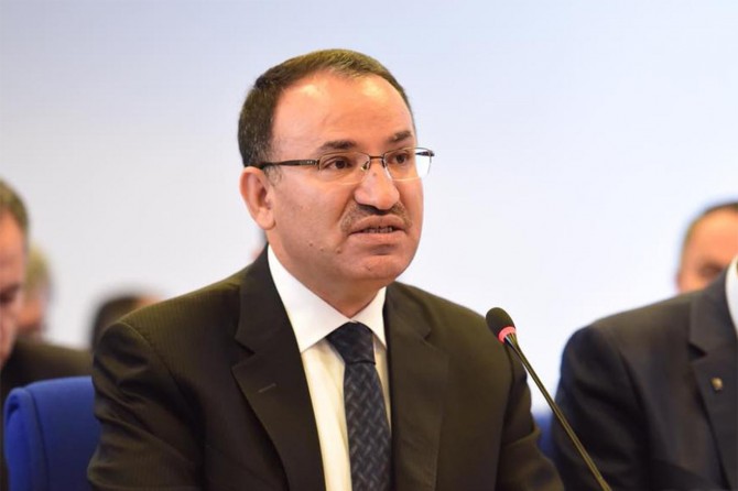 Bozdağ: Sanıklara 'tek tip kıyafet' düzenlemesi KHK'ya konabilir