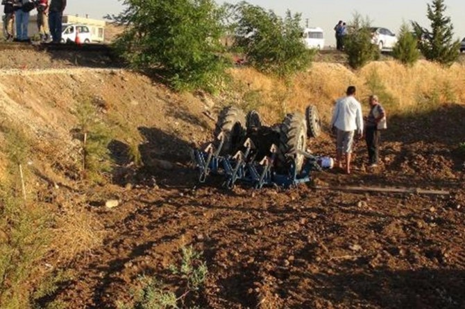 ​Gaziantep-Kilis Karayolu'nda traktörün altında kalan 2 çocuk hayatını kaybetti