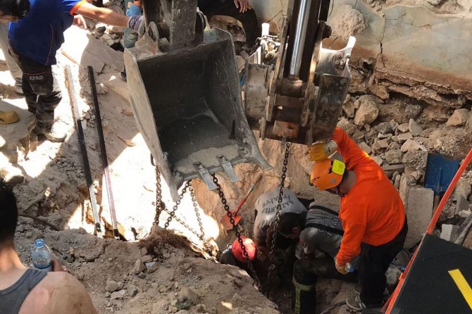 Gaziantep'te göçük: Biri ağır 2 işçi yaralı