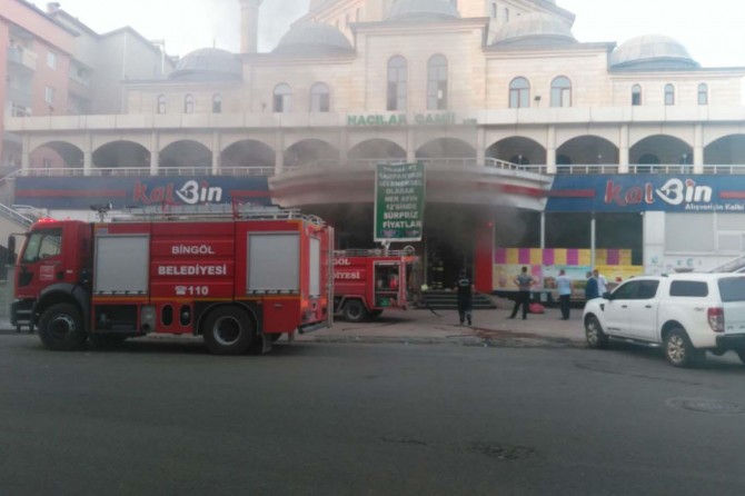 Bingöl'de market yangını
