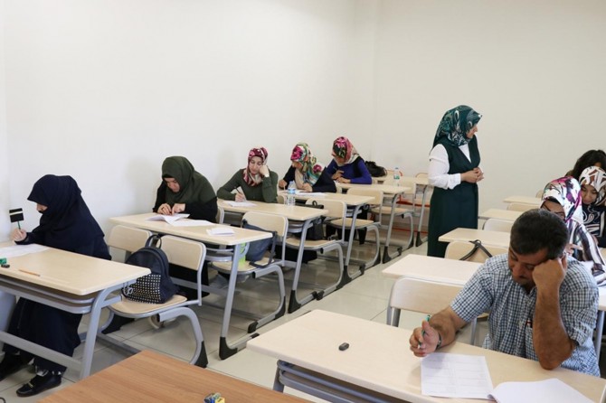 Gaziantep’te işitme engelliler umre ödüllü sınavda ter döktü