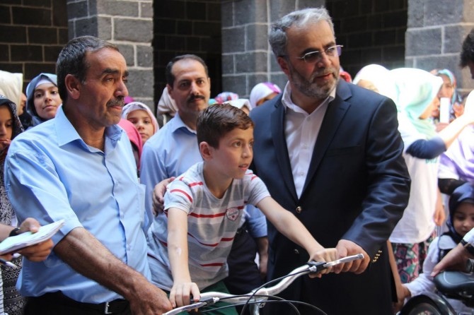 Diyarbakır’da Kur’an Kursu öğrencilerine bisiklet hediye edildi