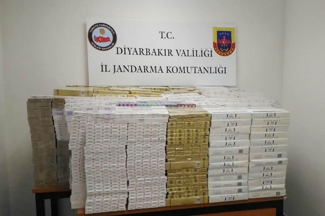 ​Diyarbakır'da kargo dağıtım deposunda 21 bin paket kaçak sigara ele geçirildi