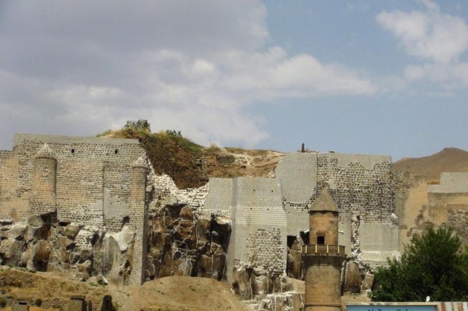 Kelha Bidlîsê li benda vekirinê ye