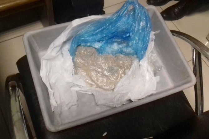 Eroinle uçağa binmek isteyen kişi yakalandı