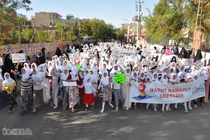 Thousands of children who learned performing Salaah walked in Turkiye’s Batman