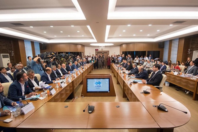 Hükümet memurlara son zam teklifini sundu