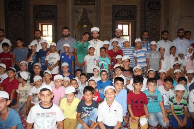 Adana’da çocuklara namaz eğitimi verildi
