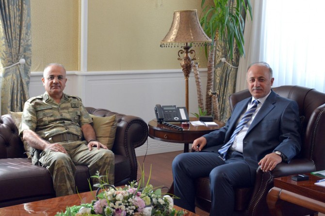 Tümgeneral Mehmet Özoğlu'ndan Erzurum Valisi Seyfettin Azizoğlu'na ziyaret