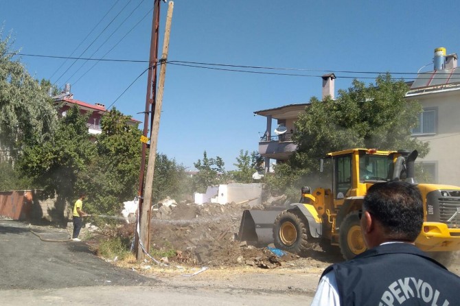 İpekyolu'nda metruk yapıların yıkımı başladı