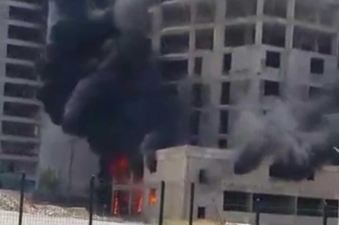 İnşaatta çıkan yangında 3 işçi mahsur kaldı