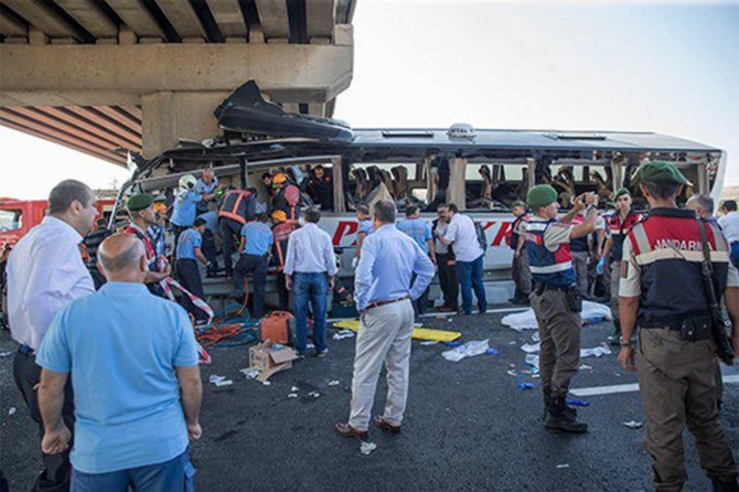 Yolcu otobüsü kaza yaptı: 5 ölü